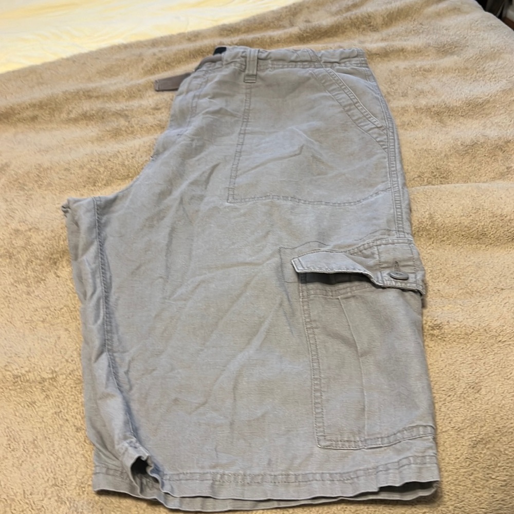 Sean John light gray cargo shorts size 38